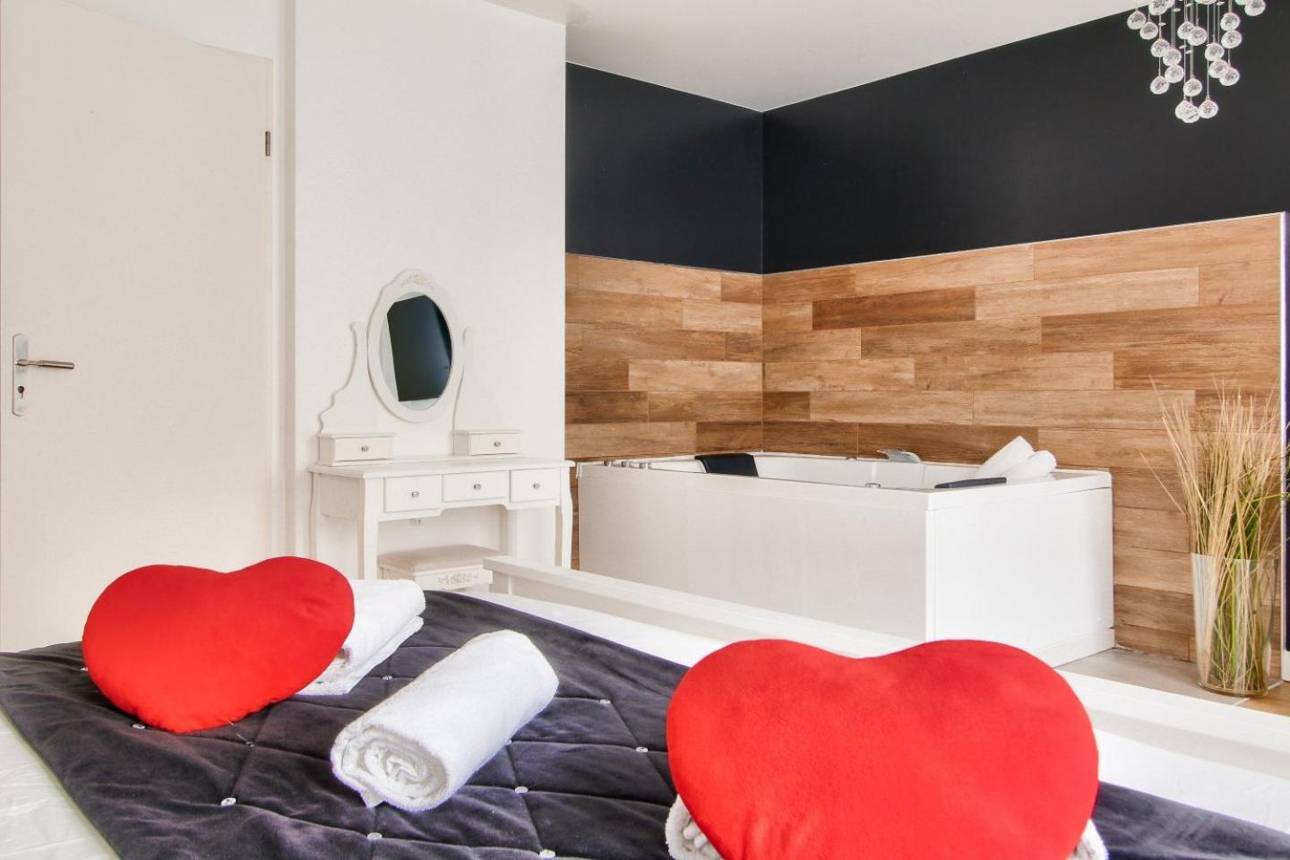 123Home - Suite & Spa Xl Монтеврен Екстер'єр фото